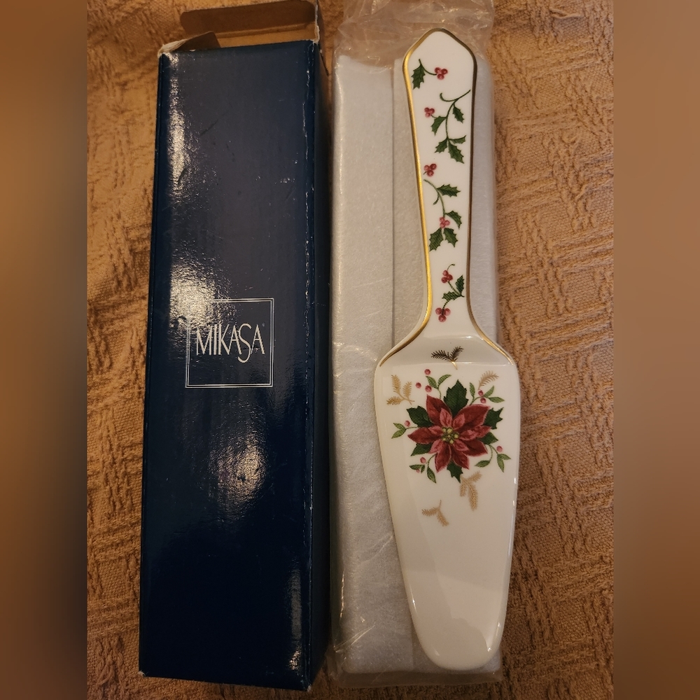 Mikasa Holiday Delight Cake Server Petite Bone China Poinsettia Christmas
